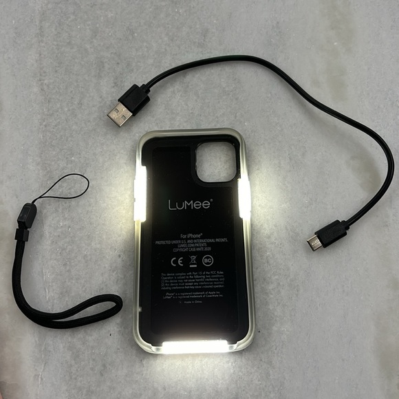 LuMee Paris Hilton Holographic Halo lighted phone case - Picture 7 of 7